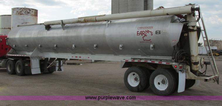image for item I6240 1997 CEI Pacer AT35L-40-1245 aluminum bulk feed trailer