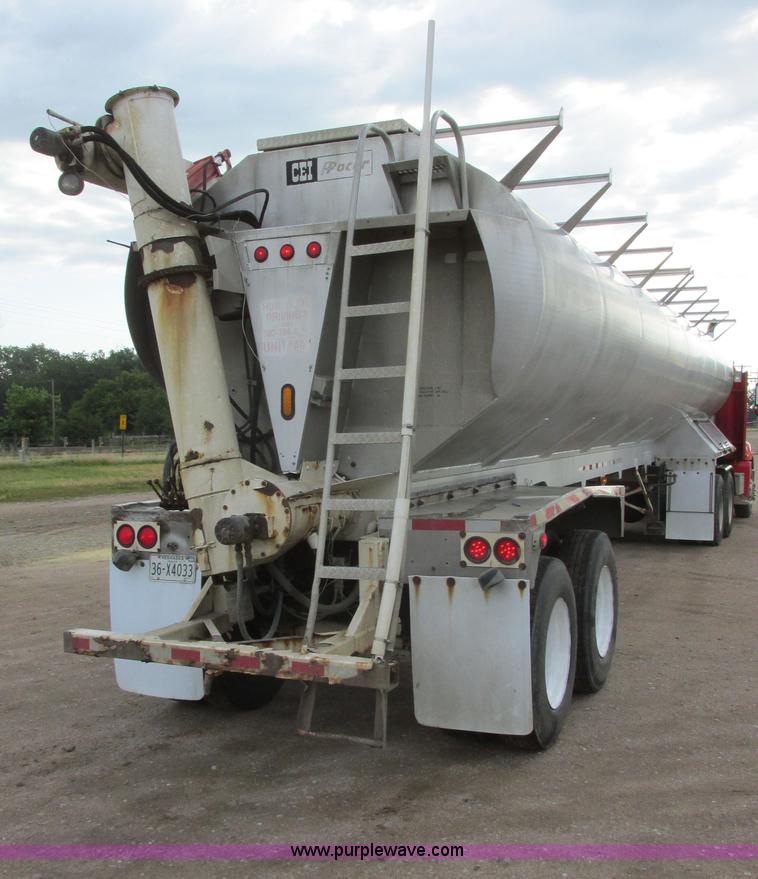 image for item I6240 1997 CEI Pacer AT35L-40-1245 aluminum bulk feed trailer