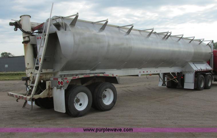 image for item I6240 1997 CEI Pacer AT35L-40-1245 aluminum bulk feed trailer
