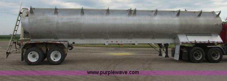 image for item I6240 1997 CEI Pacer AT35L-40-1245 aluminum bulk feed trailer
