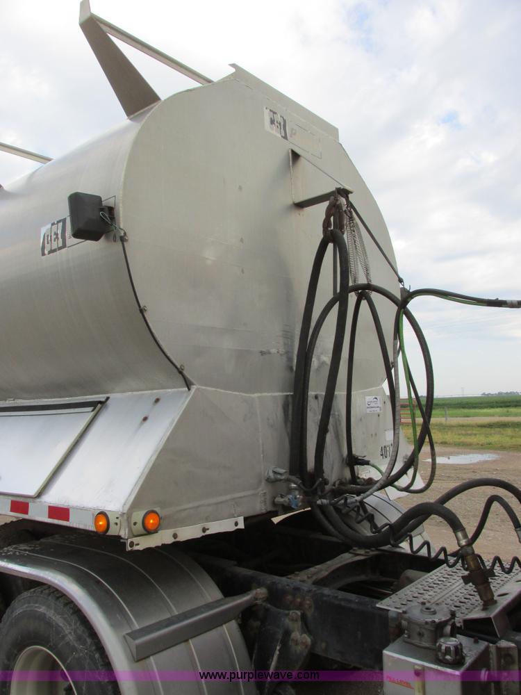 image for item I6240 1997 CEI Pacer AT35L-40-1245 aluminum bulk feed trailer