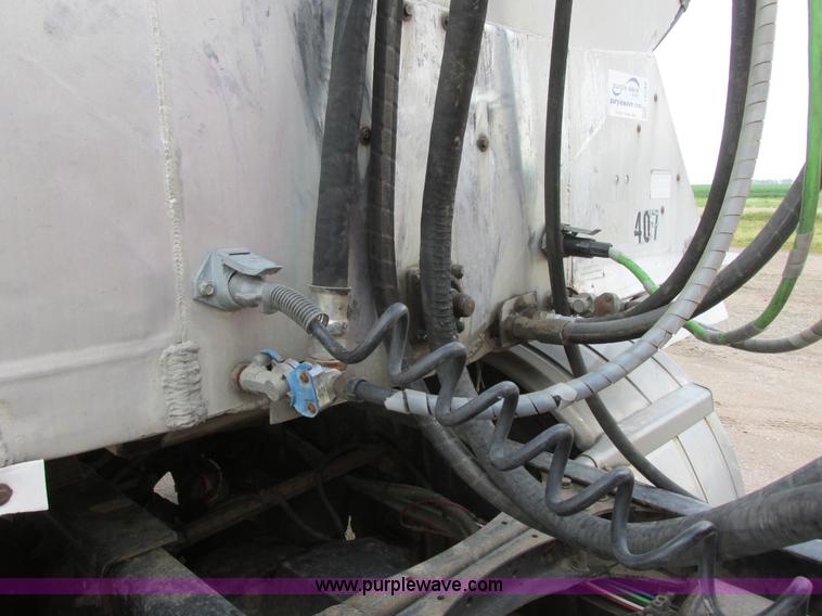 image for item I6240 1997 CEI Pacer AT35L-40-1245 aluminum bulk feed trailer