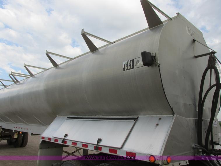 image for item I6240 1997 CEI Pacer AT35L-40-1245 aluminum bulk feed trailer