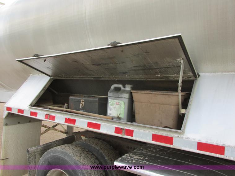 image for item I6240 1997 CEI Pacer AT35L-40-1245 aluminum bulk feed trailer