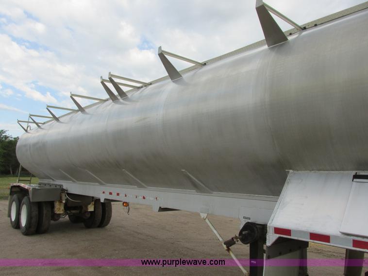image for item I6240 1997 CEI Pacer AT35L-40-1245 aluminum bulk feed trailer
