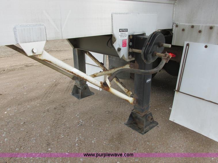 image for item I6240 1997 CEI Pacer AT35L-40-1245 aluminum bulk feed trailer