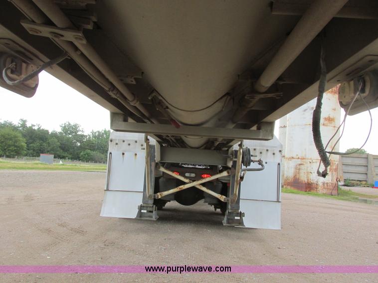 image for item I6240 1997 CEI Pacer AT35L-40-1245 aluminum bulk feed trailer