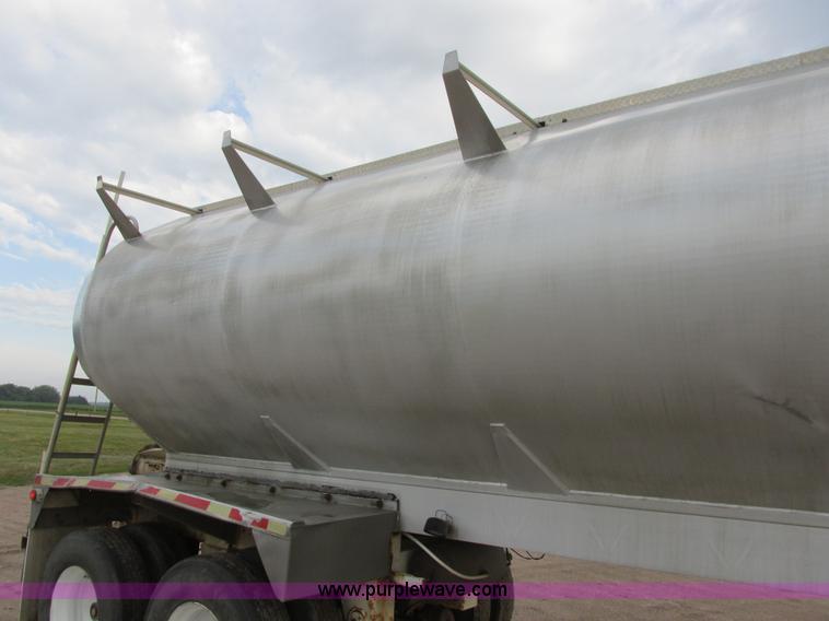 image for item I6240 1997 CEI Pacer AT35L-40-1245 aluminum bulk feed trailer