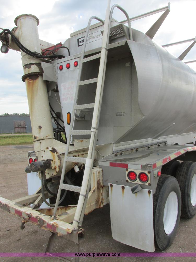 image for item I6240 1997 CEI Pacer AT35L-40-1245 aluminum bulk feed trailer