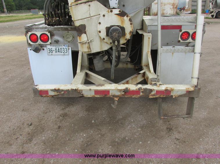 image for item I6240 1997 CEI Pacer AT35L-40-1245 aluminum bulk feed trailer