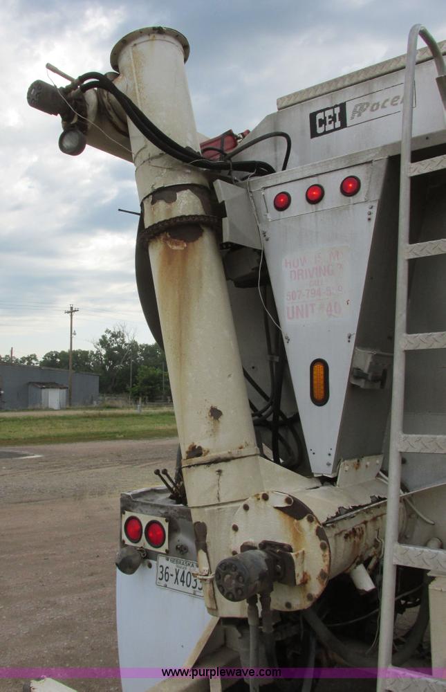 image for item I6240 1997 CEI Pacer AT35L-40-1245 aluminum bulk feed trailer