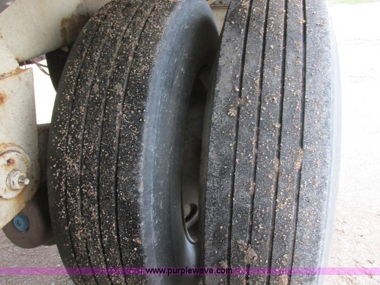 image for item I6240 1997 CEI Pacer AT35L-40-1245 aluminum bulk feed trailer