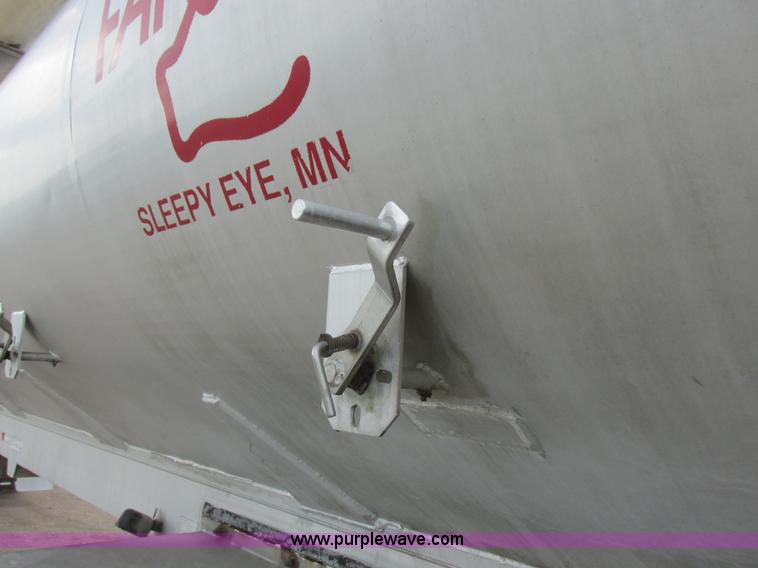 image for item I6240 1997 CEI Pacer AT35L-40-1245 aluminum bulk feed trailer