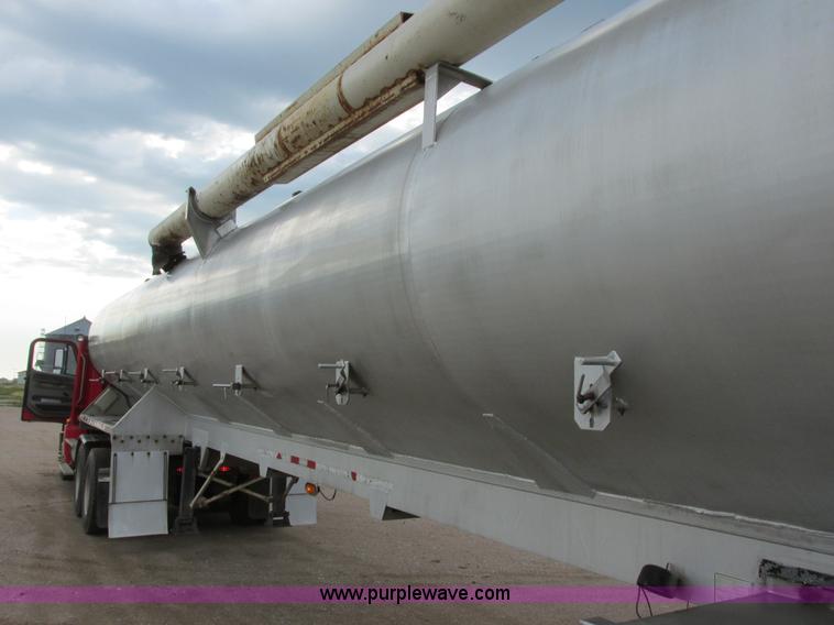 image for item I6240 1997 CEI Pacer AT35L-40-1245 aluminum bulk feed trailer