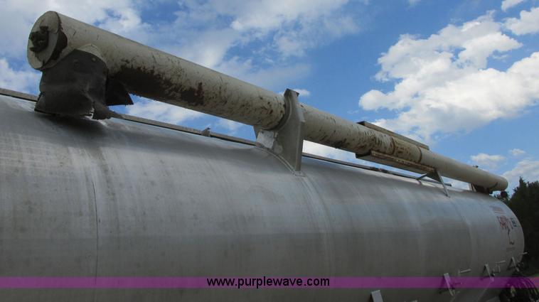 image for item I6240 1997 CEI Pacer AT35L-40-1245 aluminum bulk feed trailer