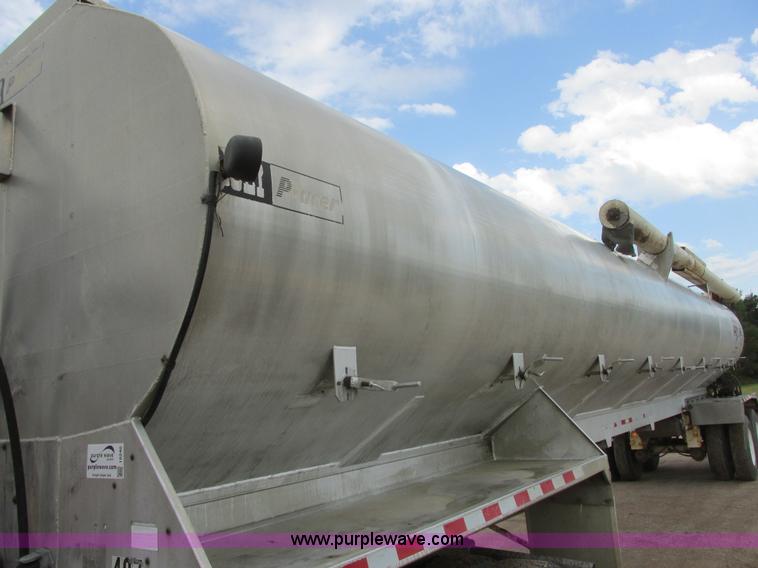 image for item I6240 1997 CEI Pacer AT35L-40-1245 aluminum bulk feed trailer