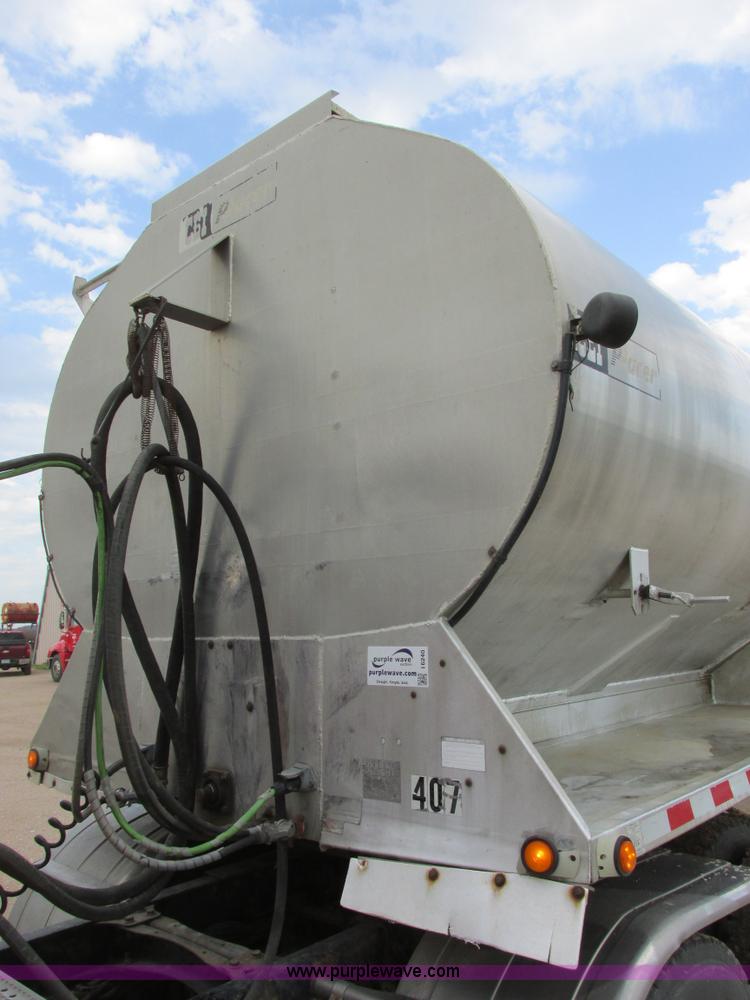 image for item I6240 1997 CEI Pacer AT35L-40-1245 aluminum bulk feed trailer