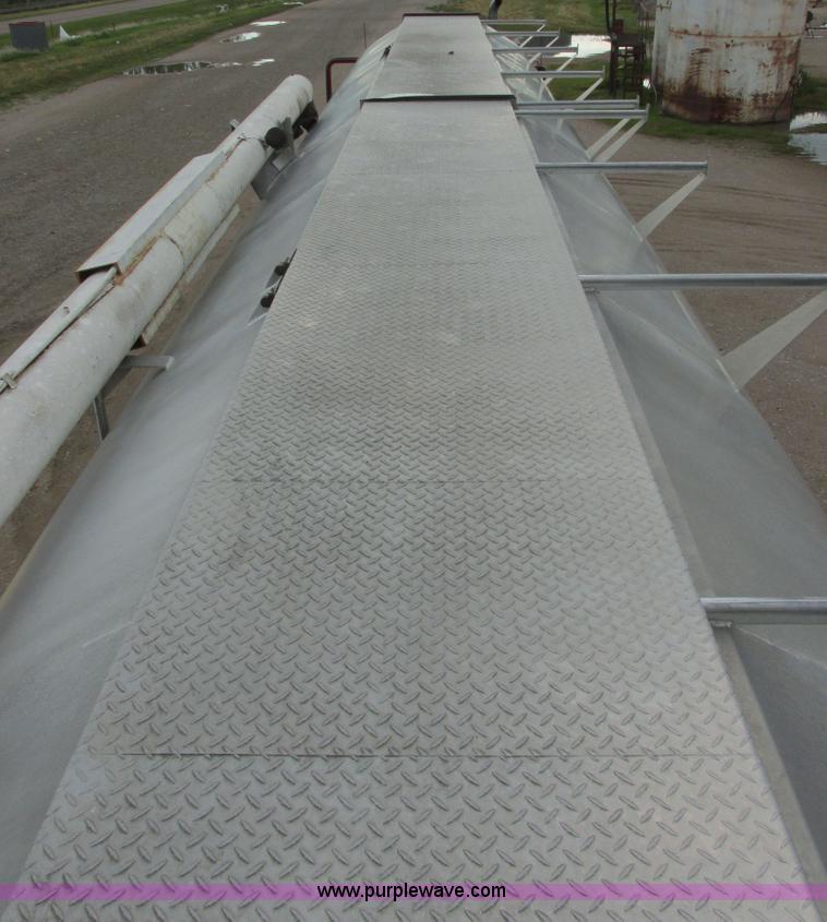 image for item I6240 1997 CEI Pacer AT35L-40-1245 aluminum bulk feed trailer