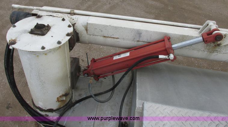 image for item I6240 1997 CEI Pacer AT35L-40-1245 aluminum bulk feed trailer