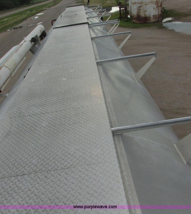 image for item I6240 1997 CEI Pacer AT35L-40-1245 aluminum bulk feed trailer