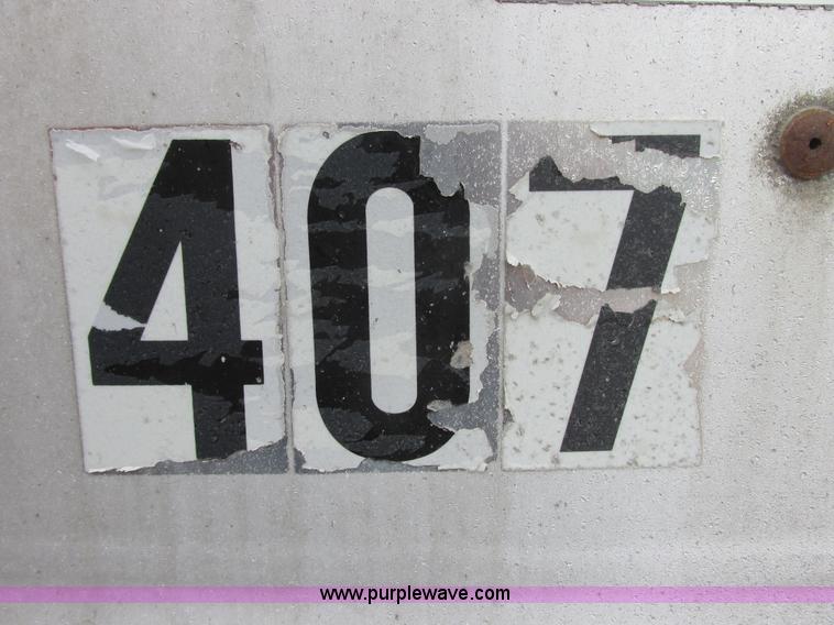 image for item I6240 1997 CEI Pacer AT35L-40-1245 aluminum bulk feed trailer