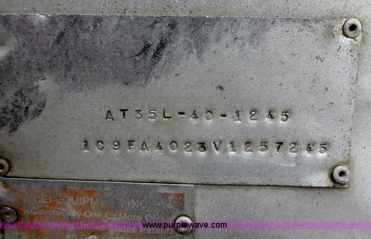 image for item I6240 1997 CEI Pacer AT35L-40-1245 aluminum bulk feed trailer