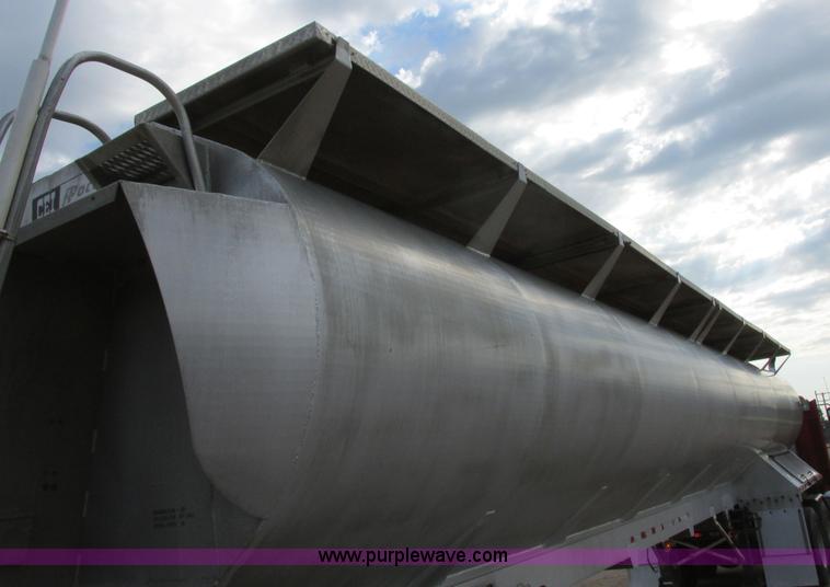 image for item I6240 1997 CEI Pacer AT35L-40-1245 aluminum bulk feed trailer