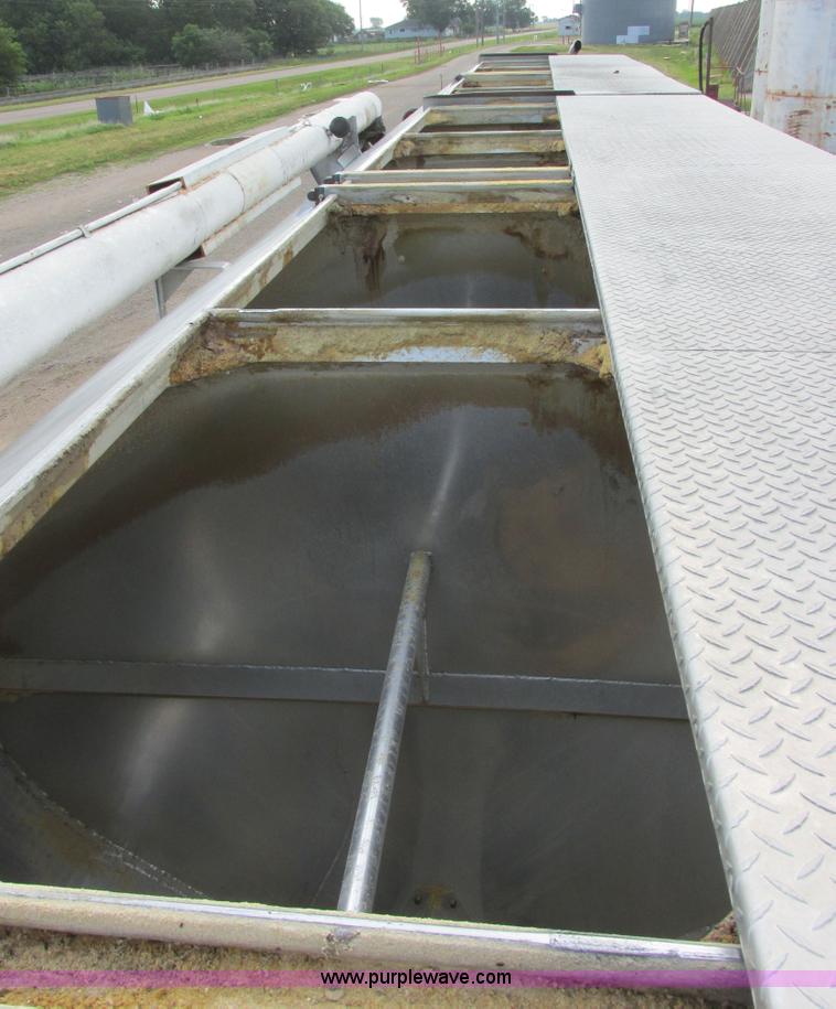 image for item I6240 1997 CEI Pacer AT35L-40-1245 aluminum bulk feed trailer