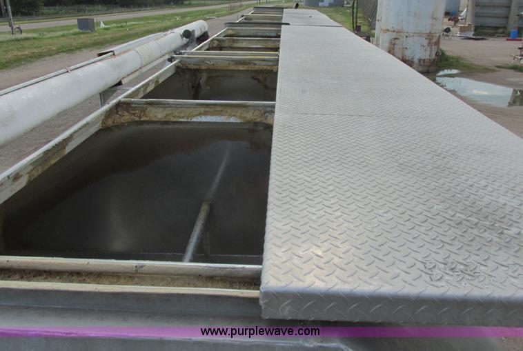 image for item I6240 1997 CEI Pacer AT35L-40-1245 aluminum bulk feed trailer