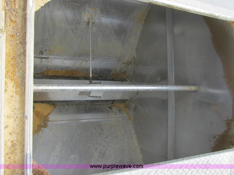 image for item I6240 1997 CEI Pacer AT35L-40-1245 aluminum bulk feed trailer