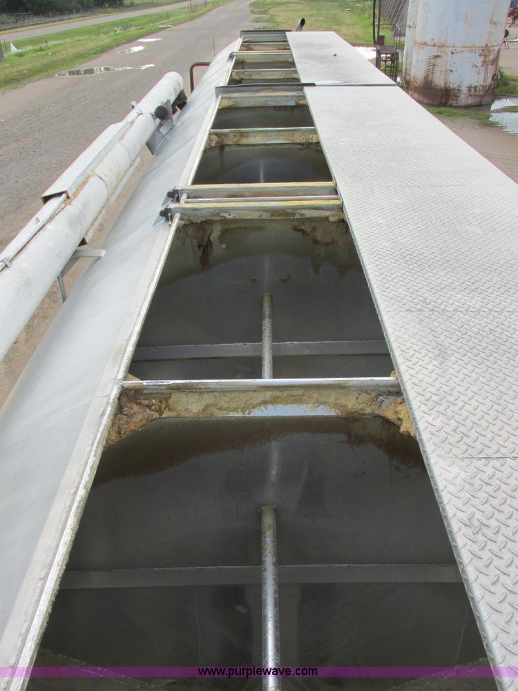 image for item I6240 1997 CEI Pacer AT35L-40-1245 aluminum bulk feed trailer