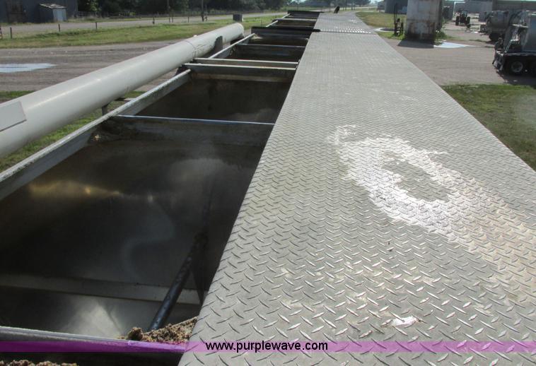 image for item I6240 1997 CEI Pacer AT35L-40-1245 aluminum bulk feed trailer