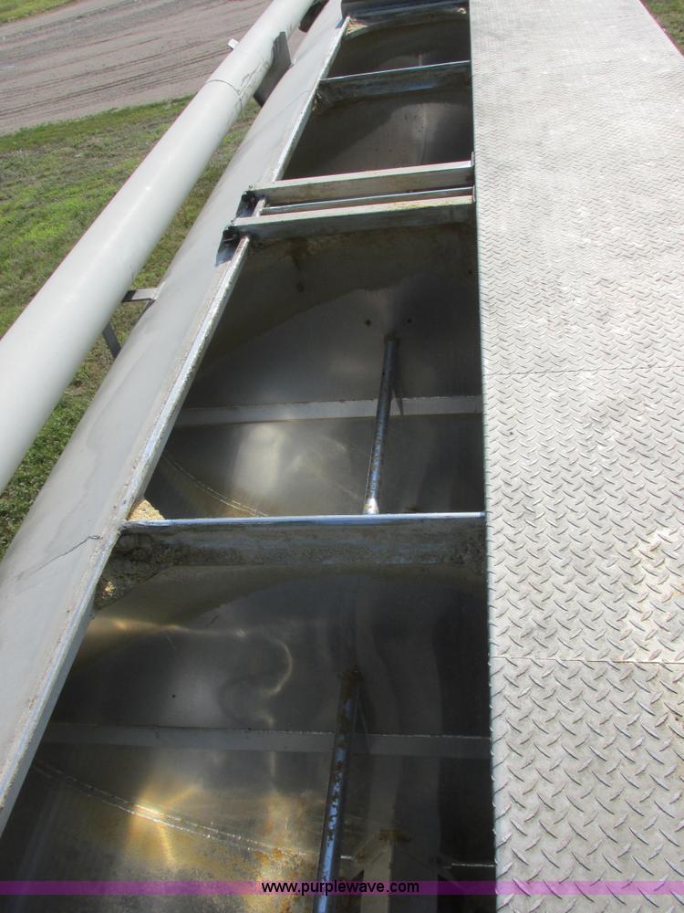 image for item I6240 1997 CEI Pacer AT35L-40-1245 aluminum bulk feed trailer