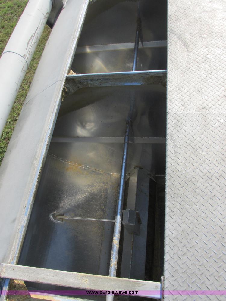 image for item I6240 1997 CEI Pacer AT35L-40-1245 aluminum bulk feed trailer