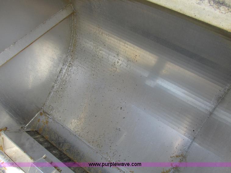 image for item I6240 1997 CEI Pacer AT35L-40-1245 aluminum bulk feed trailer