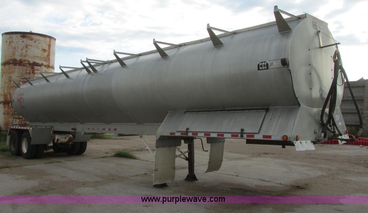 image for item I6241 1997 CEI Pacer AT35L-40-1254 aluminum bulk trailer