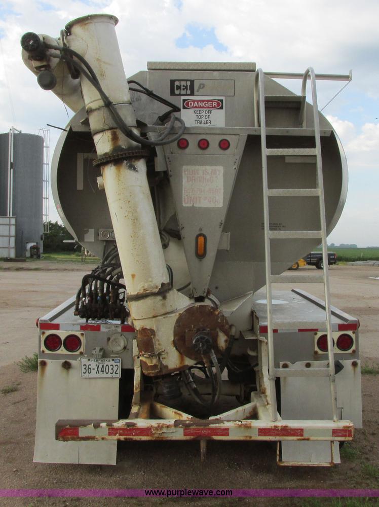 image for item I6241 1997 CEI Pacer AT35L-40-1254 aluminum bulk trailer