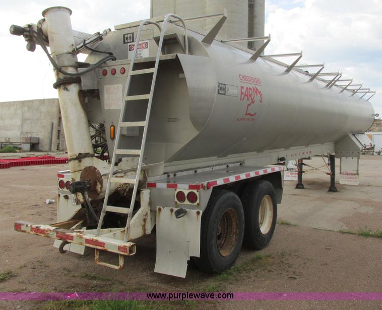 image for item I6241 1997 CEI Pacer AT35L-40-1254 aluminum bulk trailer