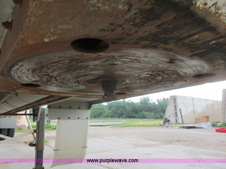 image for item I6241 1997 CEI Pacer AT35L-40-1254 aluminum bulk trailer