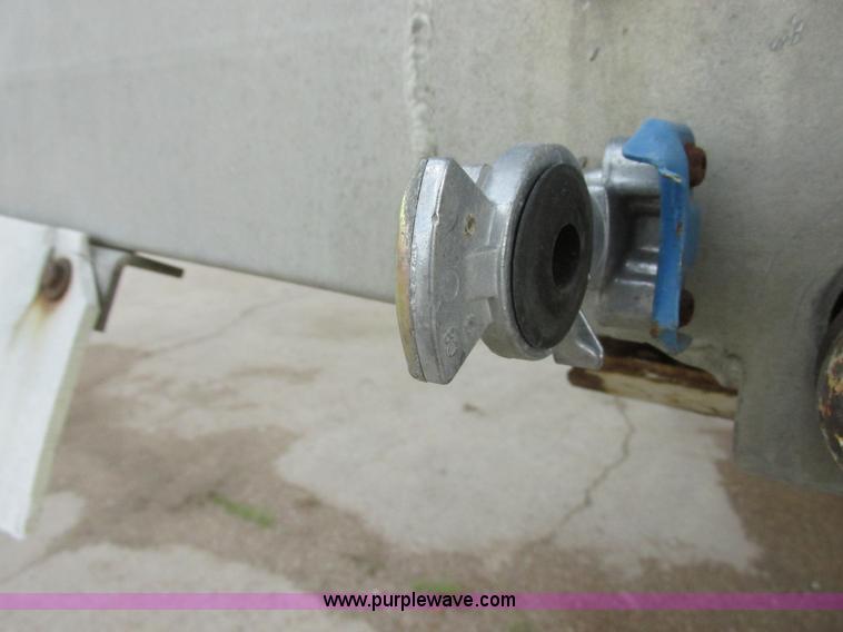 image for item I6241 1997 CEI Pacer AT35L-40-1254 aluminum bulk trailer