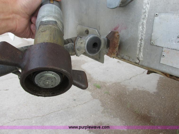 image for item I6241 1997 CEI Pacer AT35L-40-1254 aluminum bulk trailer