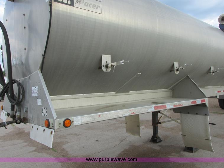 image for item I6241 1997 CEI Pacer AT35L-40-1254 aluminum bulk trailer
