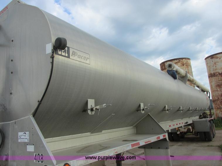 image for item I6241 1997 CEI Pacer AT35L-40-1254 aluminum bulk trailer