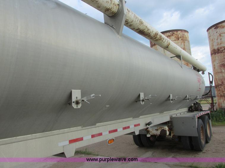 image for item I6241 1997 CEI Pacer AT35L-40-1254 aluminum bulk trailer