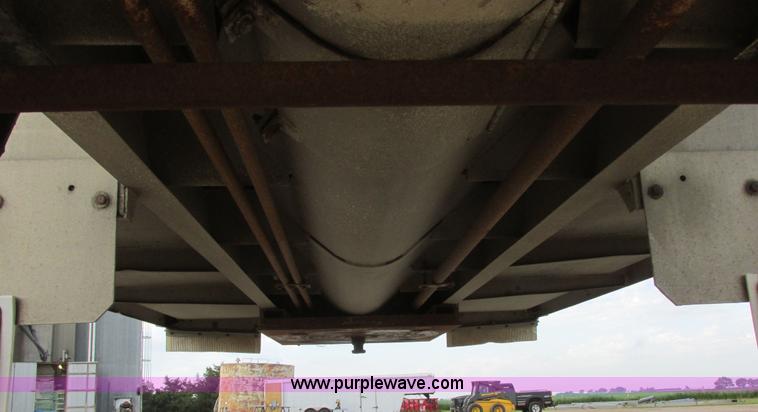 image for item I6241 1997 CEI Pacer AT35L-40-1254 aluminum bulk trailer