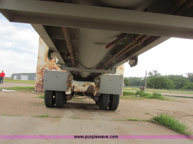 image for item I6241 1997 CEI Pacer AT35L-40-1254 aluminum bulk trailer