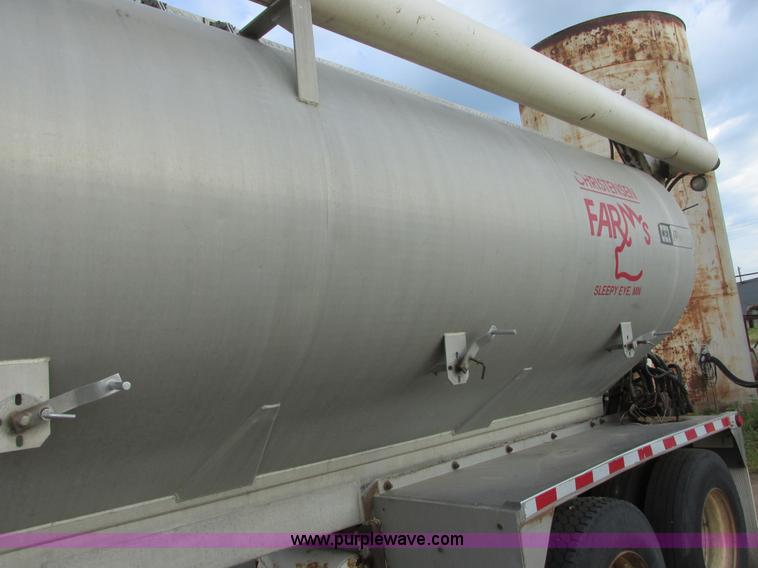 image for item I6241 1997 CEI Pacer AT35L-40-1254 aluminum bulk trailer