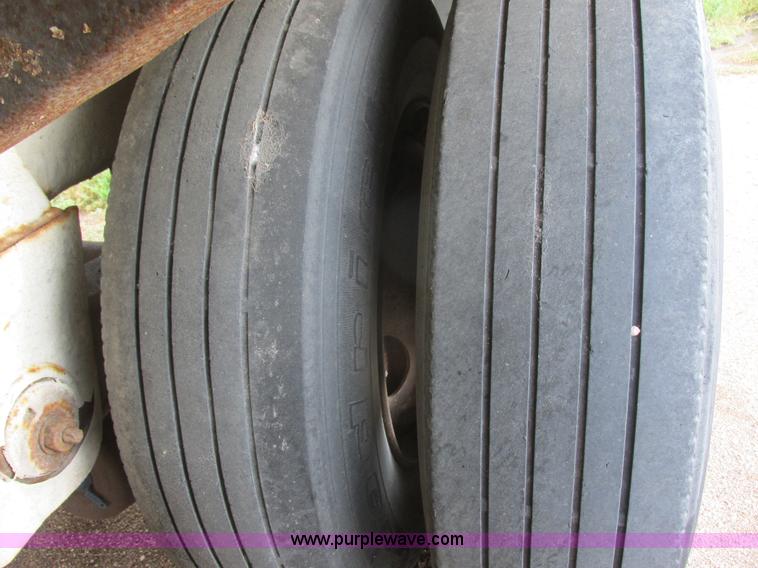 image for item I6241 1997 CEI Pacer AT35L-40-1254 aluminum bulk trailer