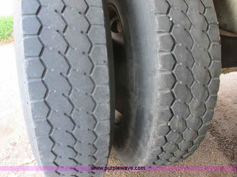 image for item I6241 1997 CEI Pacer AT35L-40-1254 aluminum bulk trailer