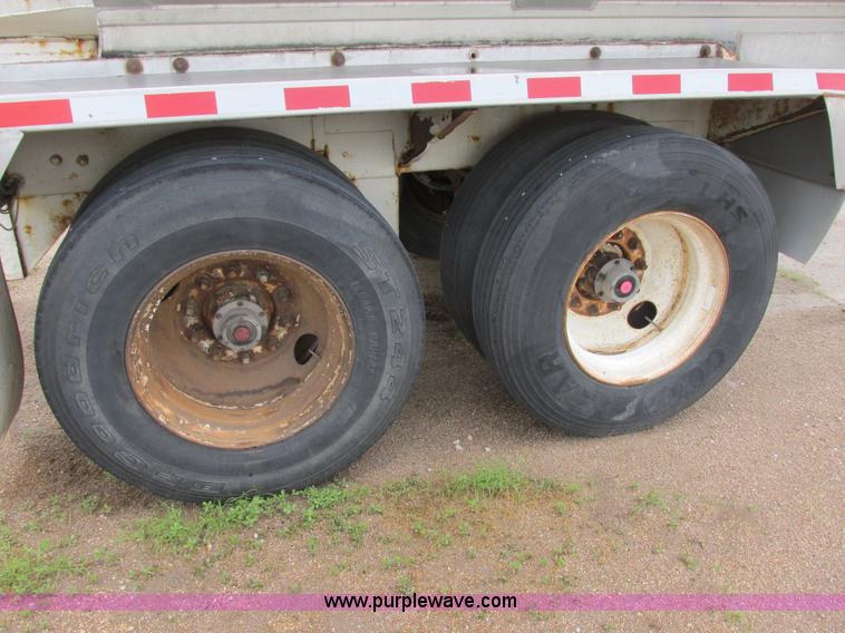 image for item I6241 1997 CEI Pacer AT35L-40-1254 aluminum bulk trailer